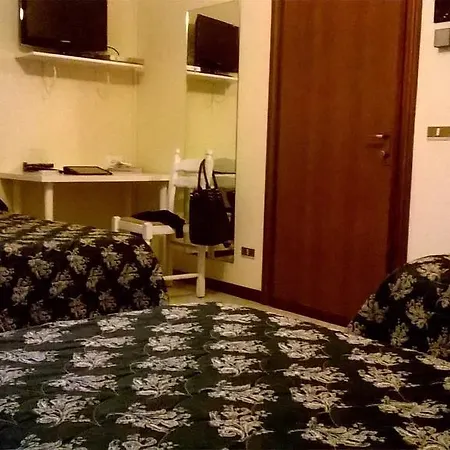 Hotel Sullivan Отель *
