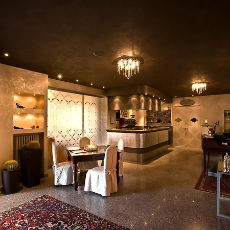 Hotel Sullivan *